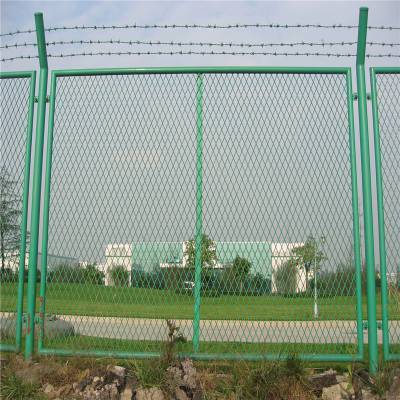 公路護(hù)欄網(wǎng)、公園隔離柵與圍墻鐵絲網(wǎng) 安全防護(hù)網(wǎng)的多樣應(yīng)用